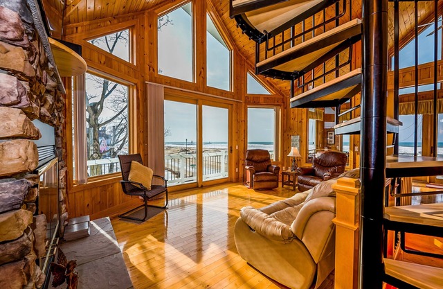 Sunset Kisses. Beachfront Luxury vacation rental