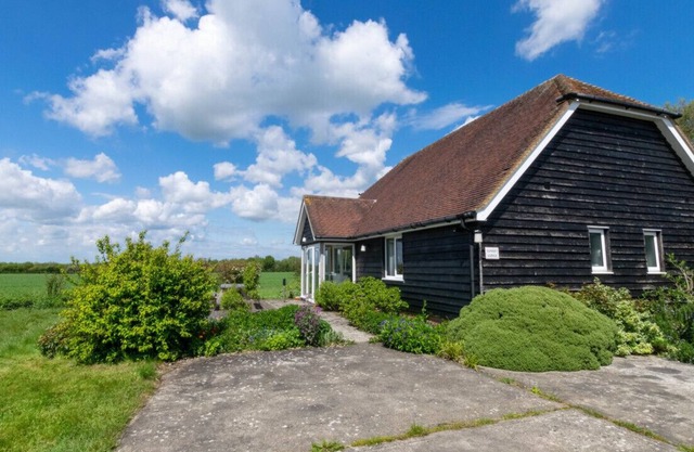 Sunset Lodge - Three Bedroom House, Sleeps 6