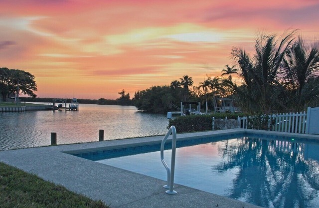 Sunset Oasis-Pool-Canal-Walk to Beach