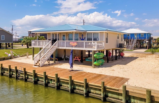Sunset Point - Canal, boat dock, large bulkhead deck, walk to beaches!