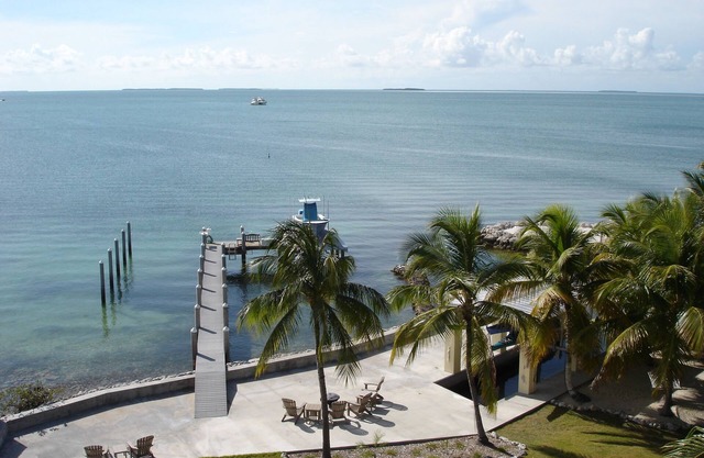 Sunset Reef - Bayside Gated Estate, Pool, Spa, Deep Water Dock, Kayaks & SUPs