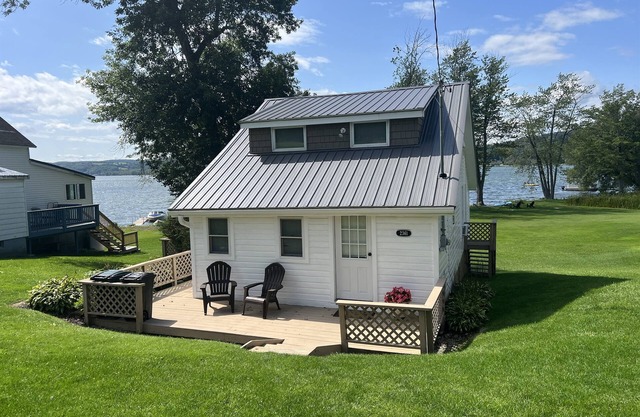 Sunset Retreat - Delightful Cottage on Canadarago Lake