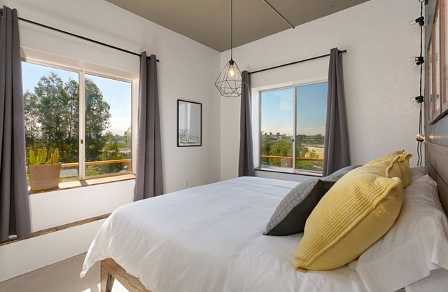 Sunset Vista - 2BR/1BA, near Beaches, Legoland, great views!