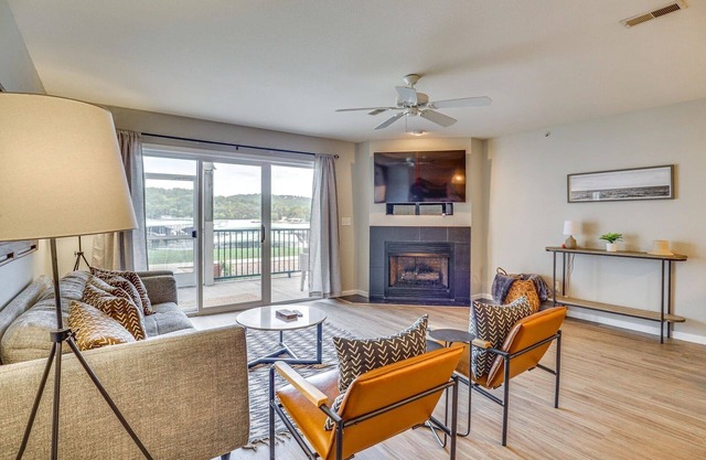 Sunsets & Slips - Waterfront 3BR Condo at Lake of the Ozarks!
