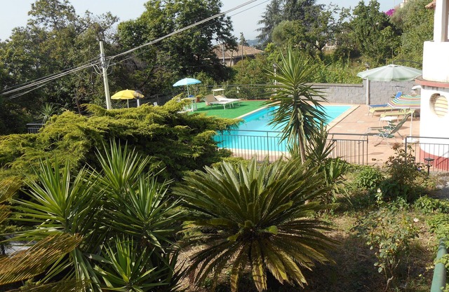 SUNSHINE apartment in villa with pool