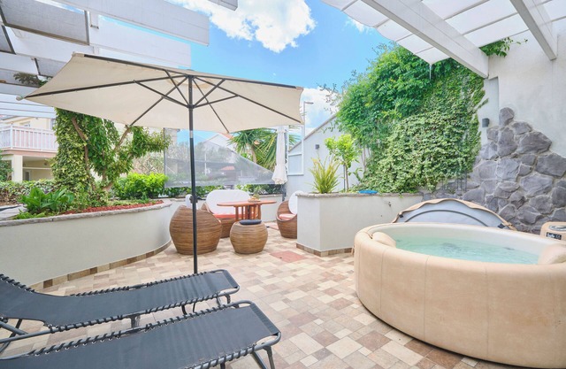 Sunshine Suite #1 by Litto