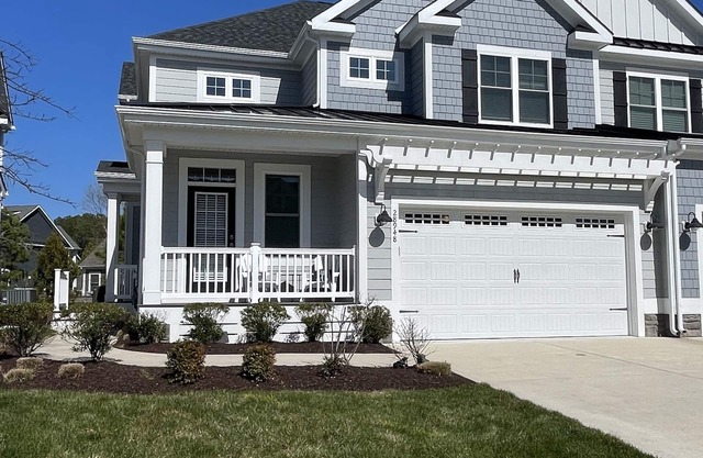 SUPER 5 BR, 3.5 bath, sleeps 12 in the heart of Bayside! EV charging and extras!