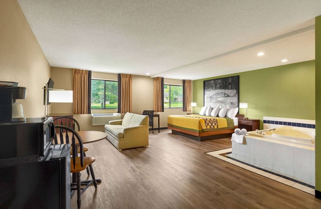 Super 8 by Wyndham Ankeny/Des Moines Area