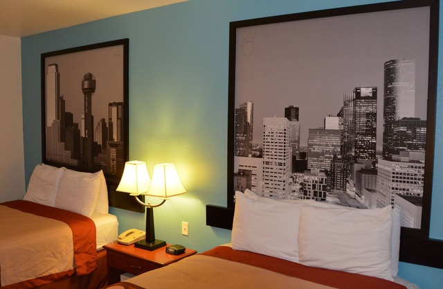 Super 8 by Wyndham Austin/Airport South