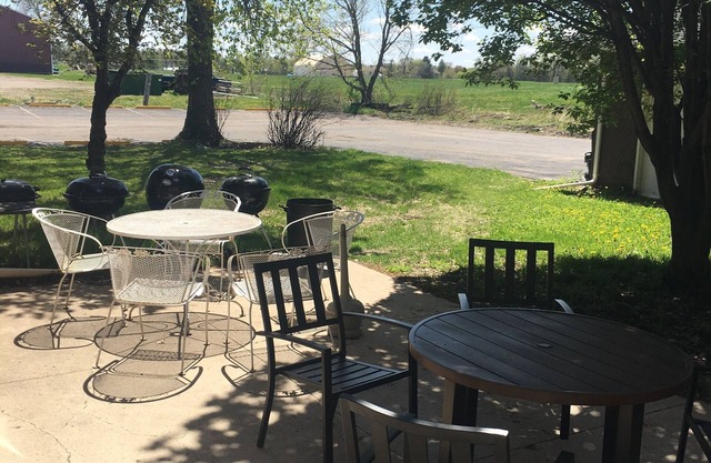 Super 8 by Wyndham Blue Earth