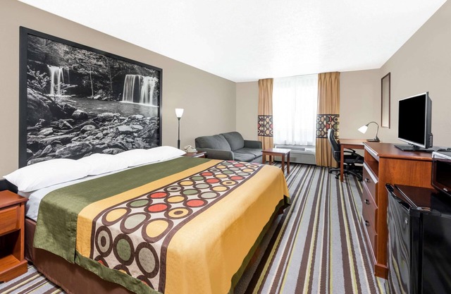 Super 8 by Wyndham Bolivar