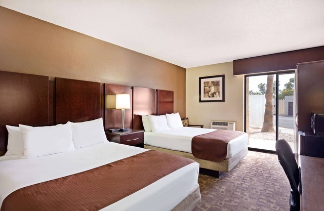 Super 8 by Wyndham Chandler Phoenix