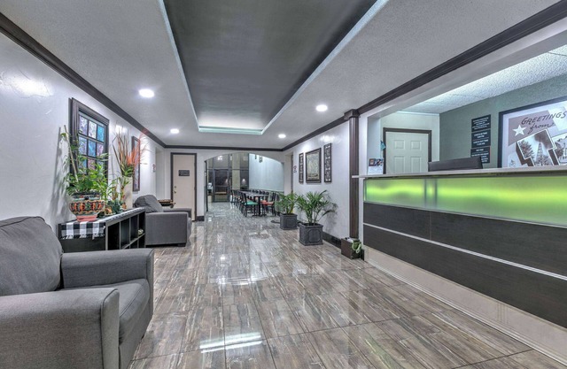 Super 8 by Wyndham Grand Prairie North