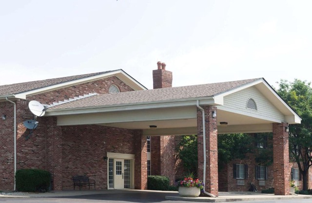 Super 8 by Wyndham Greenfield