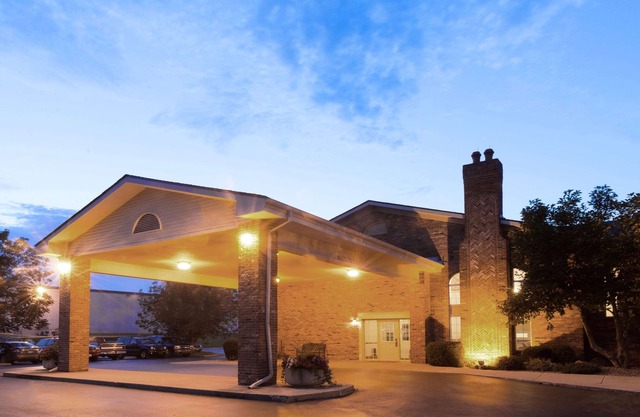 Super 8 by Wyndham Greenfield