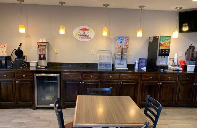 Super 8 by Wyndham Jackson