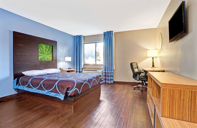 Super 8 by Wyndham Louisville Airport