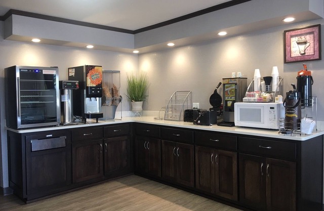 Super 8 by Wyndham Neosho