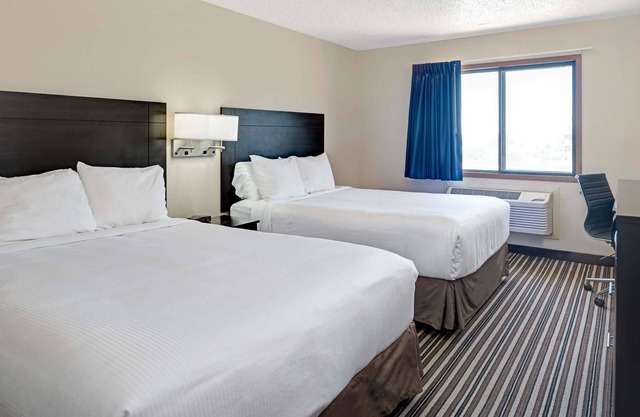 Super 8 by Wyndham Omaha I-80 West