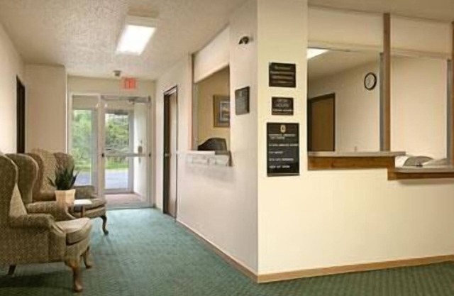 Super 8 by Wyndham Phillips