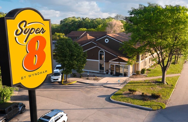Super 8 by Wyndham Red Wing