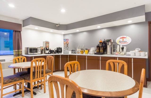 Super 8 by Wyndham Zanesville