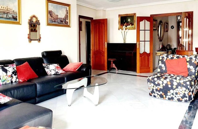 SUPER APARTMENT FOR 8/9 people in the center of Seville. TRIANA.