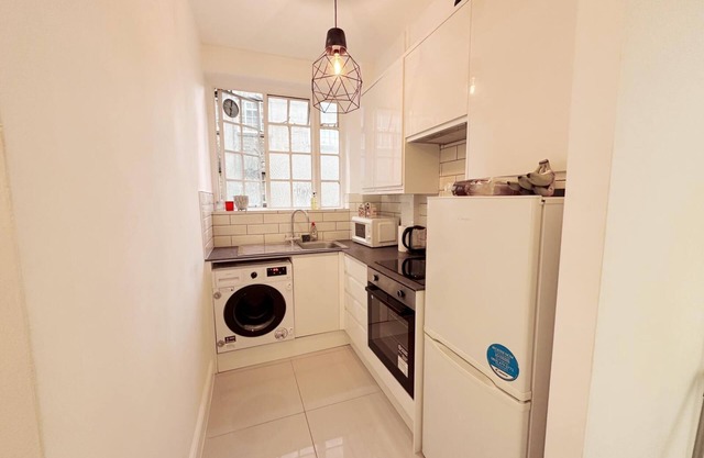 Super Central - NEW Apartment with 24h Concierge!