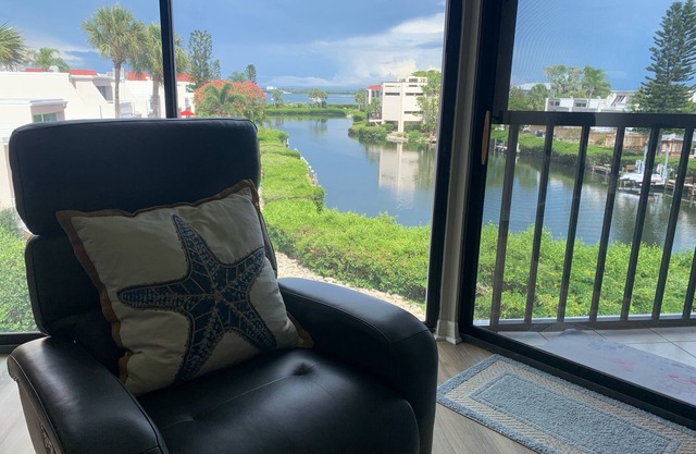 SUPER CLEAN @ Sunbow Bay. Sleeps 6, easy walk to gulf/groceries, nice amenities!