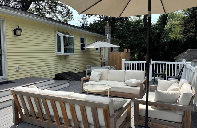 Super Clean Updated 4 bedroom 2 bathroom house with Central AC in Narragansett