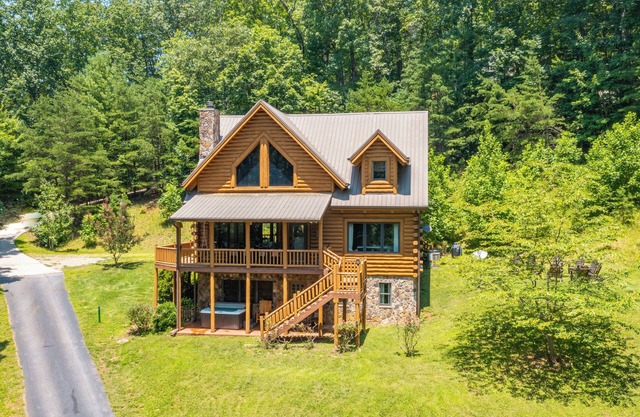 SUPER COZY/5BDR/LOG CABIN/BIG Families/Game room/Hot tub/NO CLEAN FEE