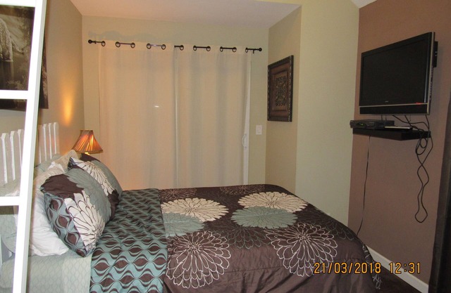 Super cute and clean 2 bedroom 2 bath Centrally located in Big Bear Lake