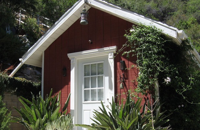 Super Cute Tiny House in the Canyon