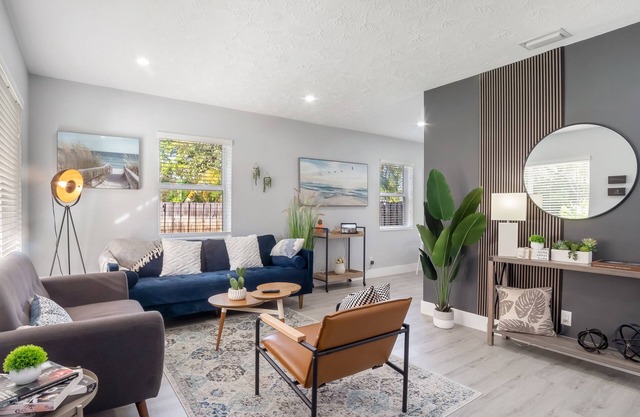 Super Modern ~3 miles to Beach~ Large Yard/Patio & BBQ