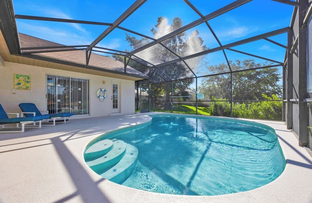 ‘Super spacious’ Pool villa. 400Mb wifi, 4K TV, Roku,Fully Licensed & Insured.