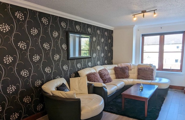 Superb 2 Bedroom Flat Tillicoultry