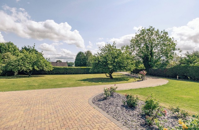 Superb 4-bedroom house in Minster Lovell, sleeps 10.