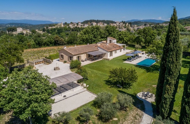 Superb 5 * rated property with spectacular view in Ménerbes