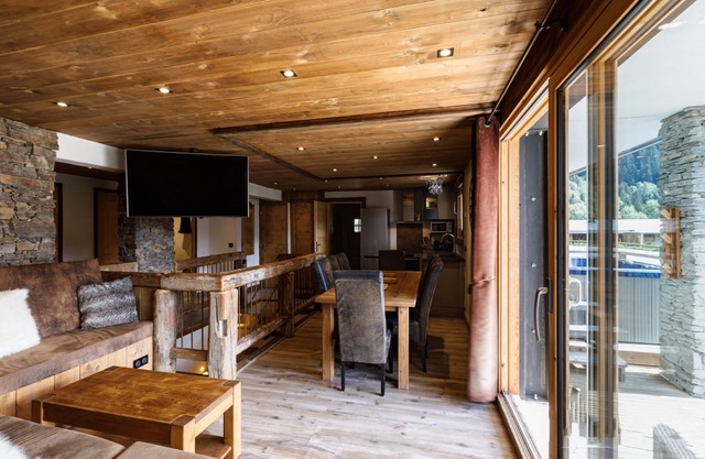 Superb accommodation, outdoor jacuzzi, view, sauna