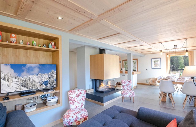 Superb chalet with large garden, 5 bedrooms, parking and WiFi