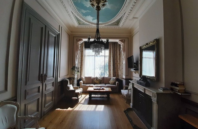Superb character duplex in the European district