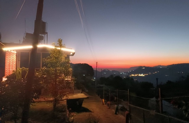 Superb cottage with lake view & WiFi in Naukluchiatal