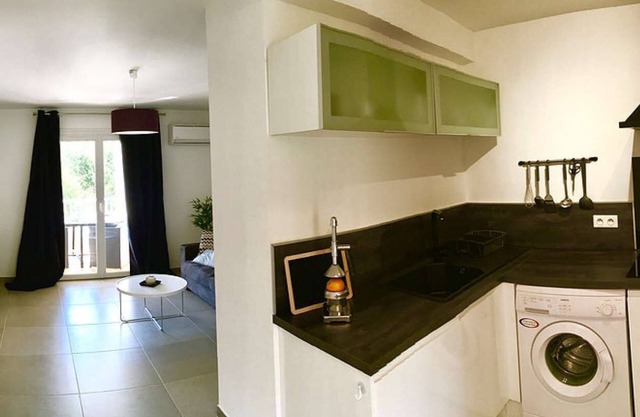 Superb F2 renovated in 2015, just 300 meters from the beach Sagone