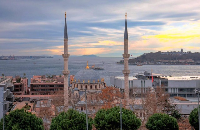 Superb Flat with Backyard in Cihangir, Beyoglu