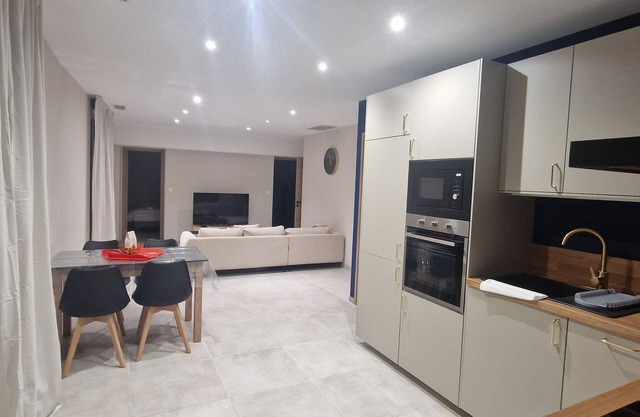 SUPERB NEW APARTMENT (6 pers) located in the heart of the medieval city of SOMMIERES