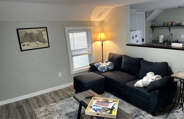 Superb Spot- 906, Bluff St Flat