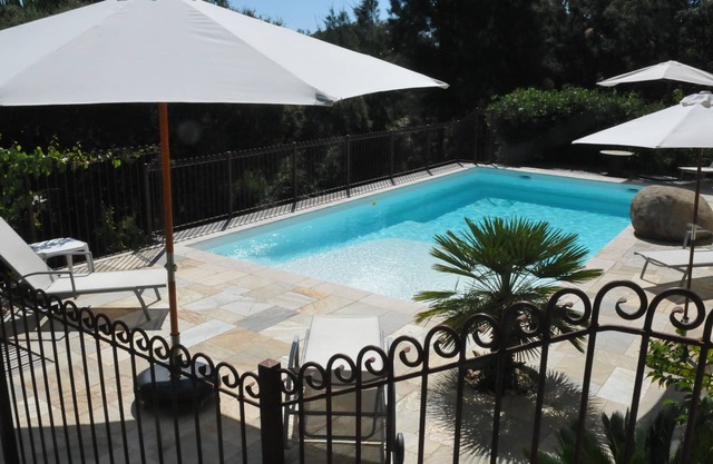 Superb villa with swimming pool, garden, at 500 meters from the beach