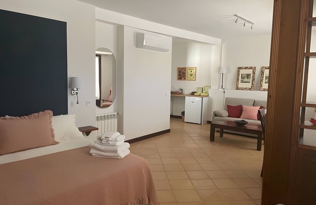 Superior Studio 'Biblioteca' with Terrace, Wi-Fi and Air Conditioning