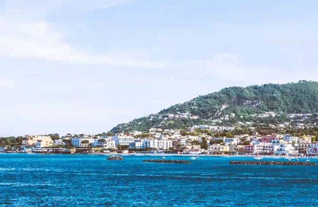 Superior two-room apartment 4 places in Residence in the center of Ischia Porto