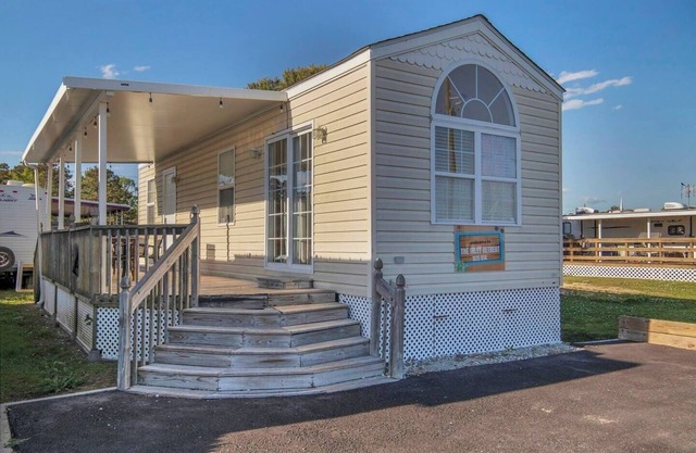 Surf City Cozy Home · Pets Welcome · Monthly OK